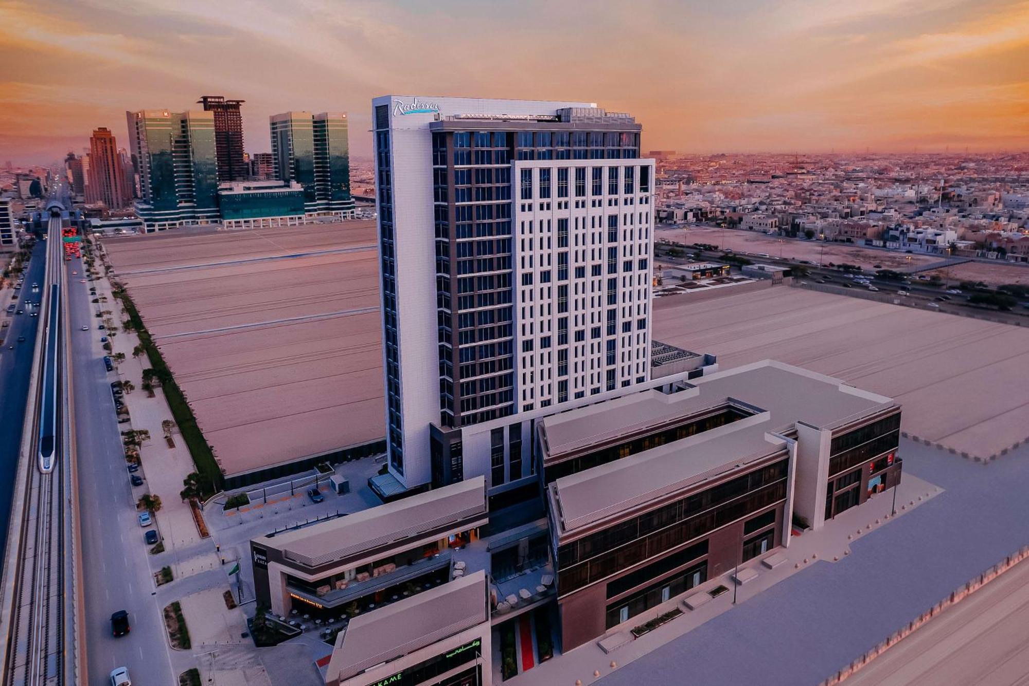 Radisson Hotel & Residence Riyadh Olaya Экстерьер фото