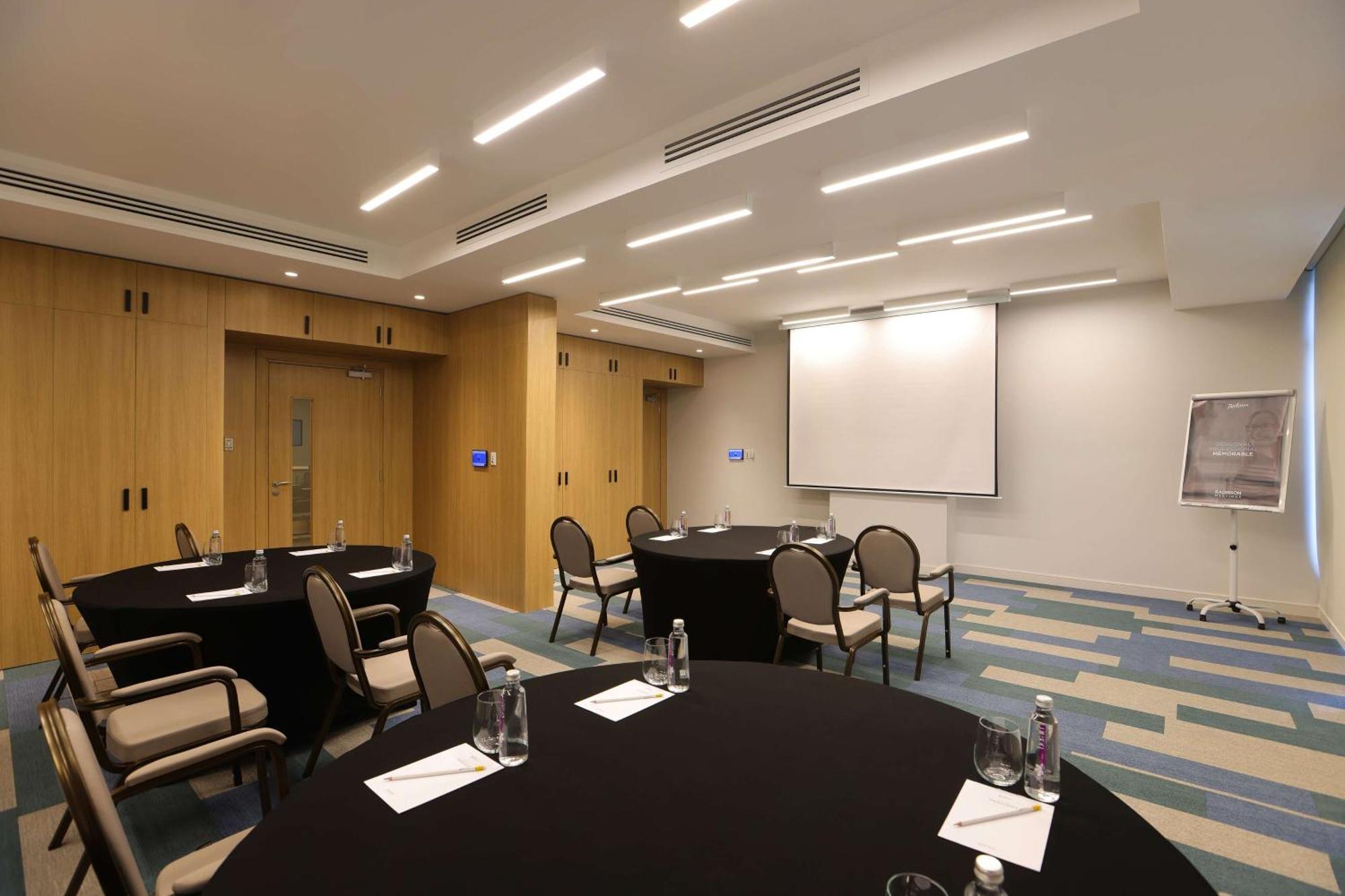Radisson Hotel & Residence Riyadh Olaya Экстерьер фото
